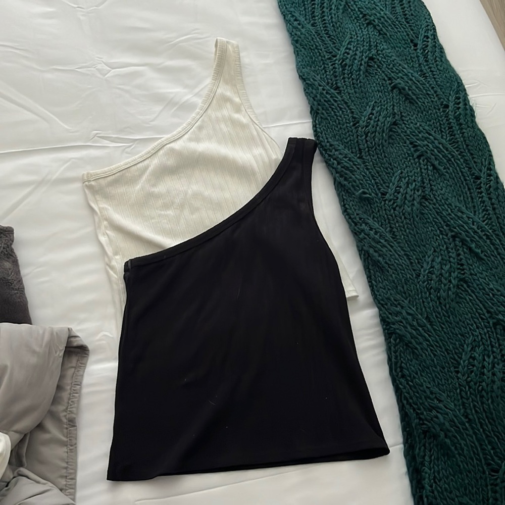 LIKE NEW One shoulder tops from American eagle